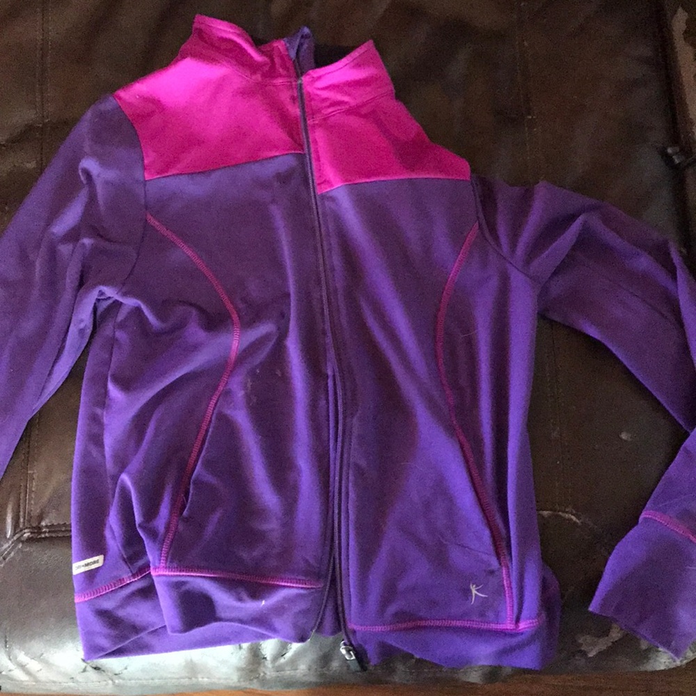 Girls workout jacket with thumb holes